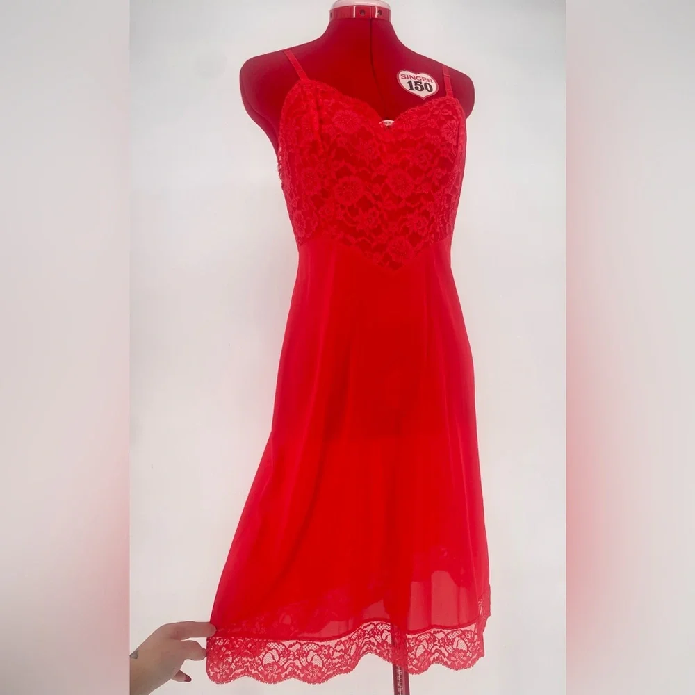 50s/60s Vibrant Red Lovely Nylon Full Slip With Lacey Bust & Lace Trimmed Hem - Picture 3 of 14
